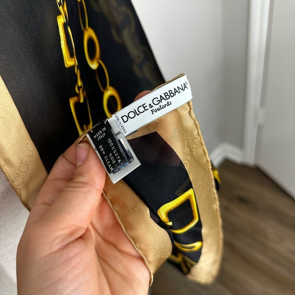 Authentic Dolce & Gabbana Silk Scarf - Picture 10 of 10